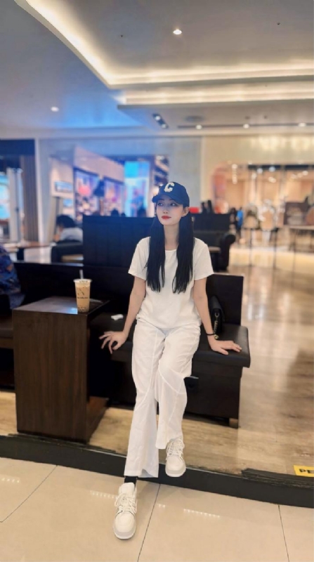 卖火柴的小女孩的第一张照片--香港父母相亲团